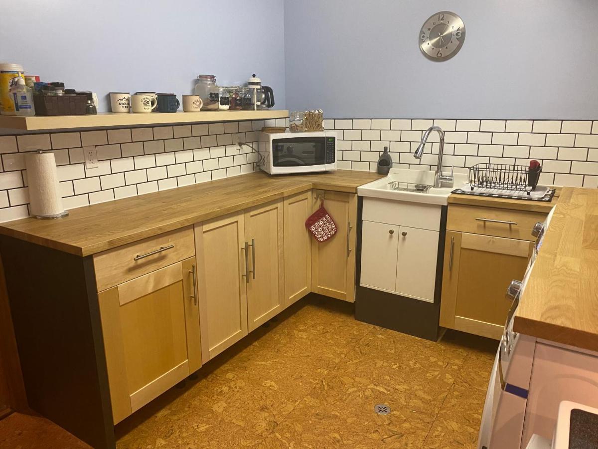 Journey'S End - 2 Bed 1 Bath Suite Golden Bagian luar foto