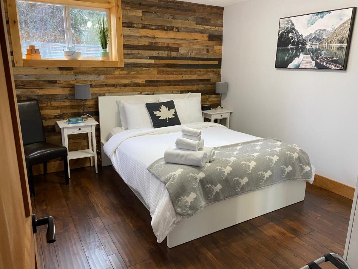 Journey'S End - 2 Bed 1 Bath Suite Golden Bagian luar foto
