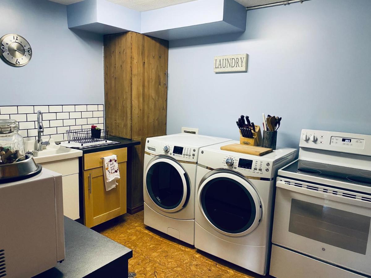 Journey'S End - 2 Bed 1 Bath Suite Golden Bagian luar foto